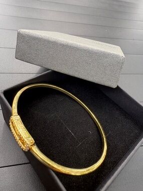 Gold Hinged Bangle Bracelet - Women or kidsJewelry
